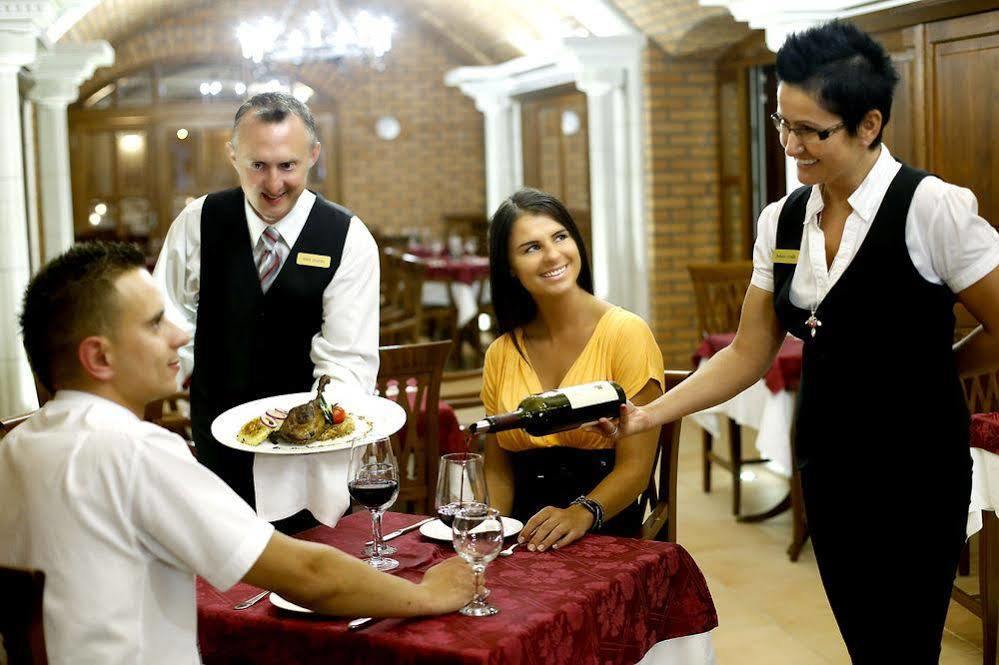 Hotel Koedmoen Eger Kültér fotó